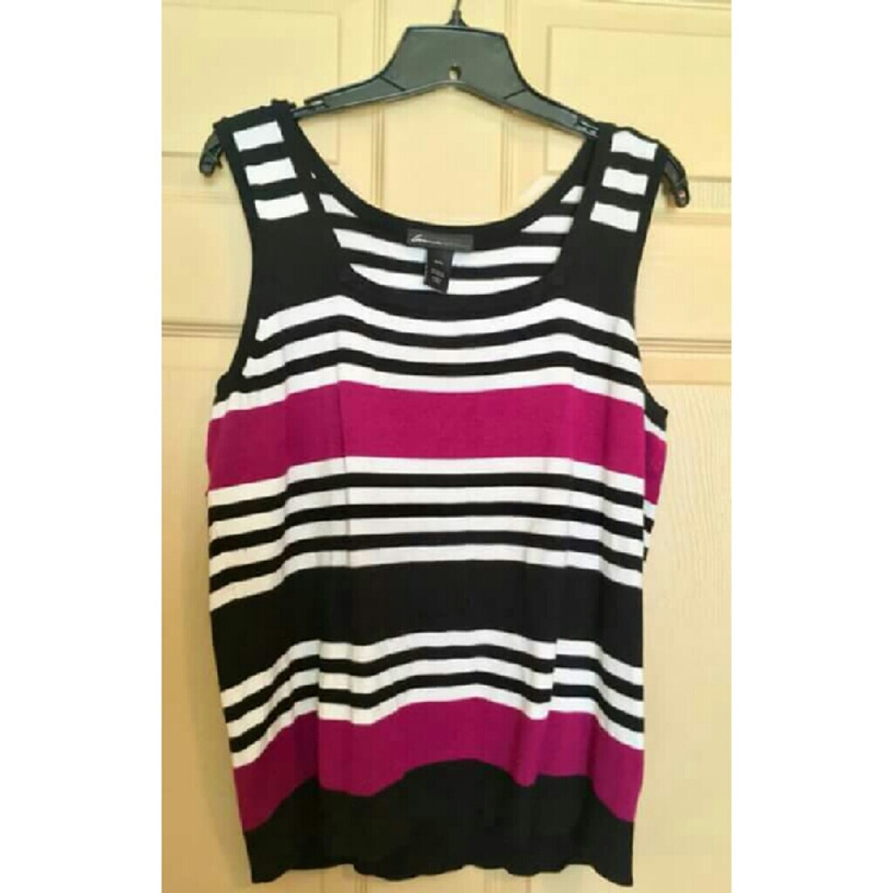SLEEVELESS TOP